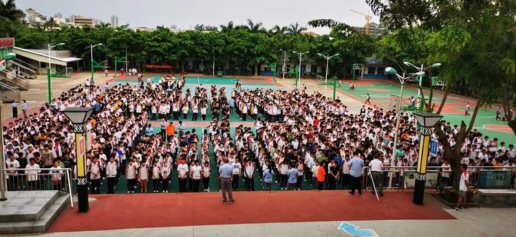 有備無(wú)患防患未然  應(yīng)急有方遇險(xiǎn)不慌——?？邳S岡金盤高級(jí)中學(xué)開展防震應(yīng)急疏散演練