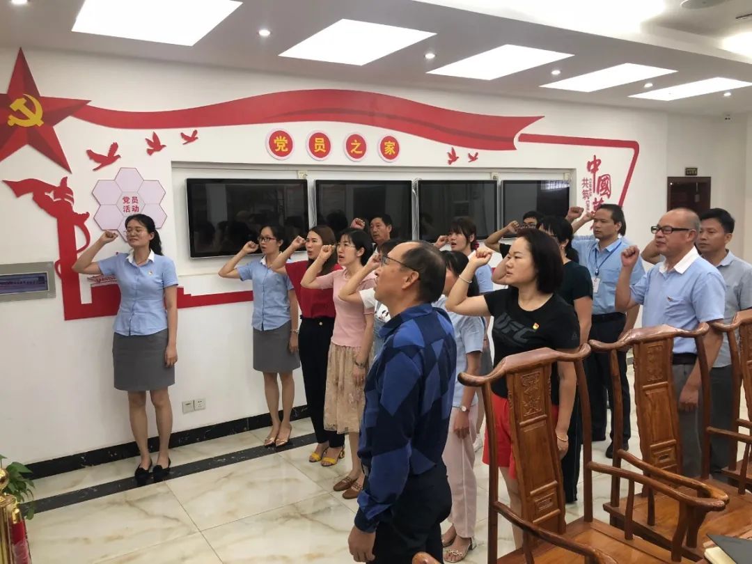 紅心獻(xiàn)給黨——海口黃岡金盤(pán)高級(jí)中學(xué)黨支部開(kāi)展紀(jì)念建黨99周年系列活動(dòng)