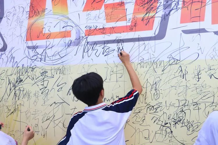 七月鳳凰花開日，乃我金榜題名時(shí)——2020年?？邳S岡金盤高級中學(xué)高考動員活動