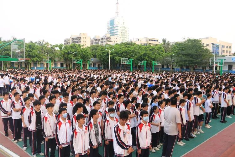 有備無(wú)患防患未然  應(yīng)急有方遇險(xiǎn)不慌——?？邳S岡金盤高級(jí)中學(xué)開展防震應(yīng)急疏散演練