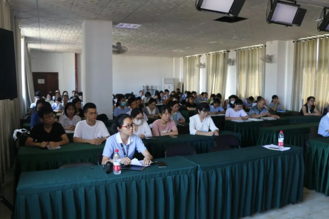 戰(zhàn)“疫”當先鋒   建功自貿(mào)港——海口黃岡金盤高級中學疫情防控先進典型事跡宣講活動