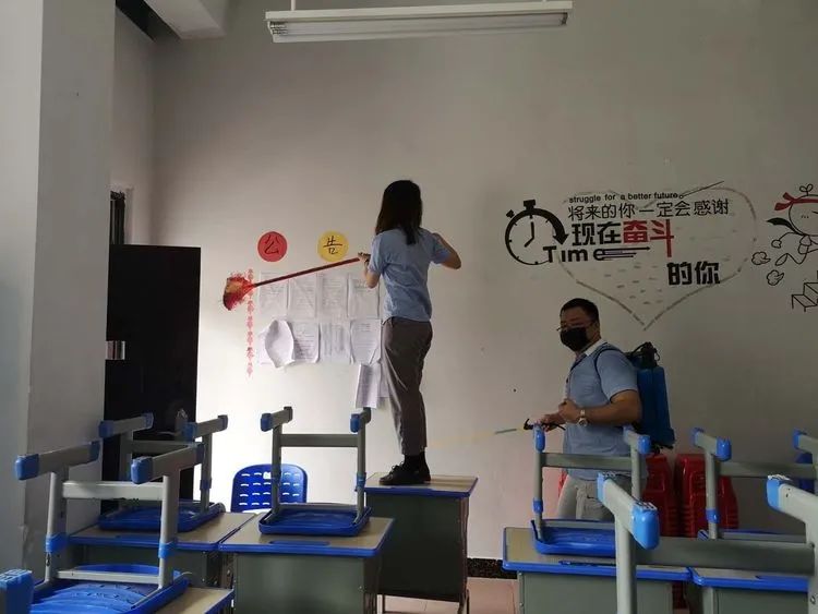 ?？邳S岡金盤高級中學(xué)開學(xué)防疫演練已開始！