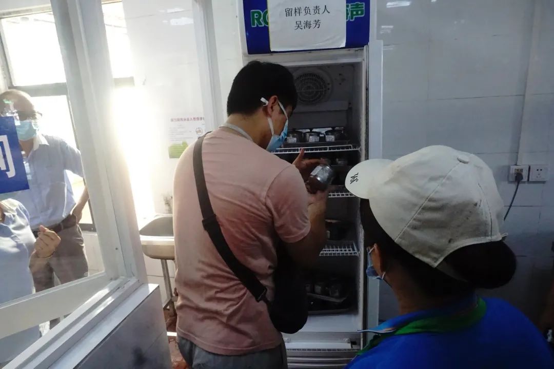 ?？谑惺袌霰O(jiān)督管理局來我校開展學(xué)校食堂專項檢查工作