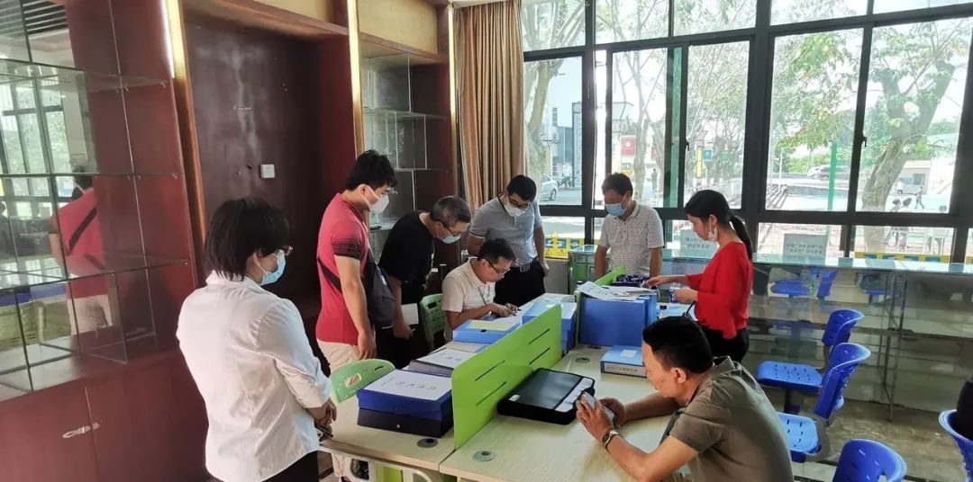 ?？谑惺袌霰O(jiān)督管理局來我校開展學(xué)校食堂專項檢查工作