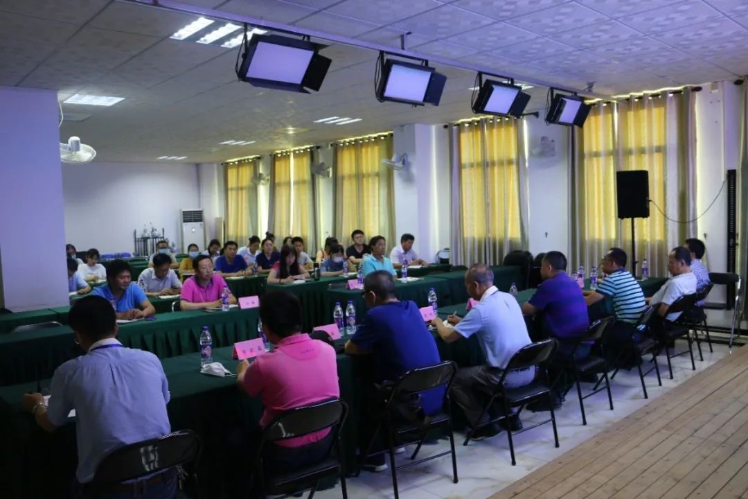 高端研討互學(xué)互鑒 資源共享共促共贏——記海南中學(xué)?？邳S岡金盤高級(jí)中學(xué)高考備考研討會(huì)