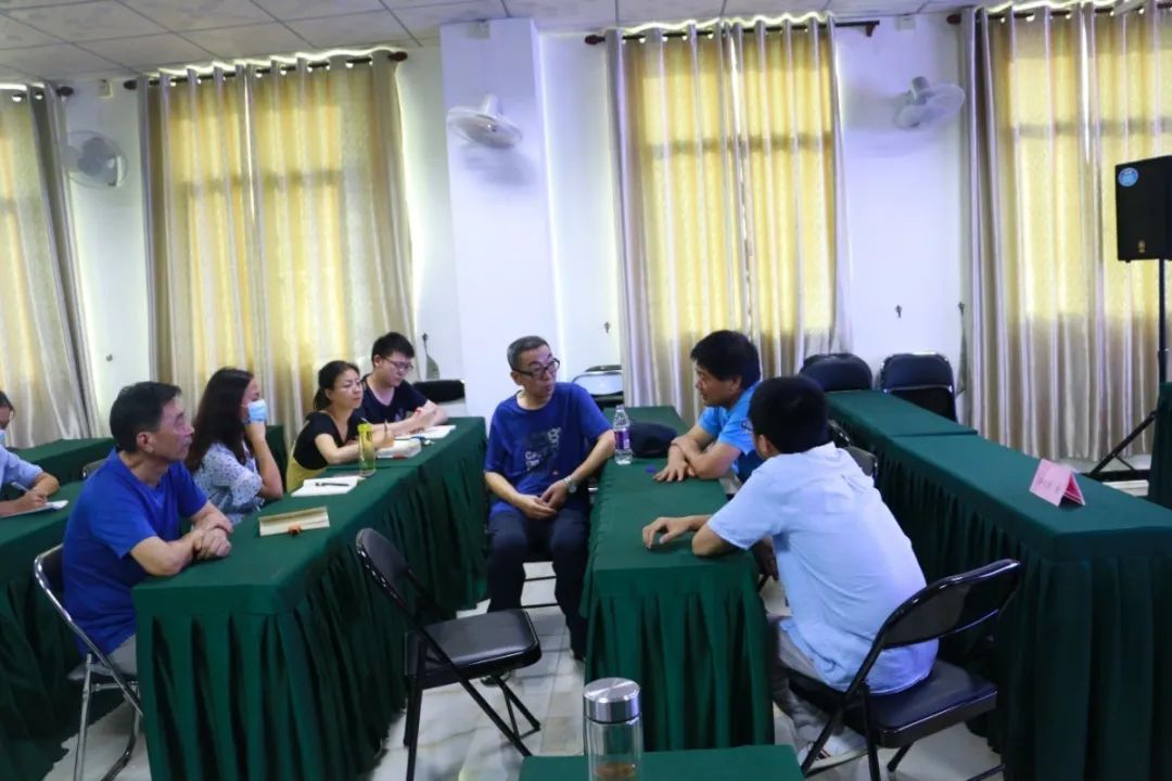 高端研討互學(xué)互鑒 資源共享共促共贏——記海南中學(xué)?？邳S岡金盤高級(jí)中學(xué)高考備考研討會(huì)