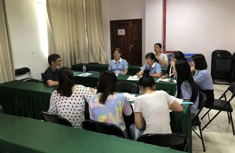 助力教學(xué) 沖刺高考——海南華僑中學(xué)、?？邳S岡金盤高級(jí)中學(xué)舉行高考備考研討會(huì)