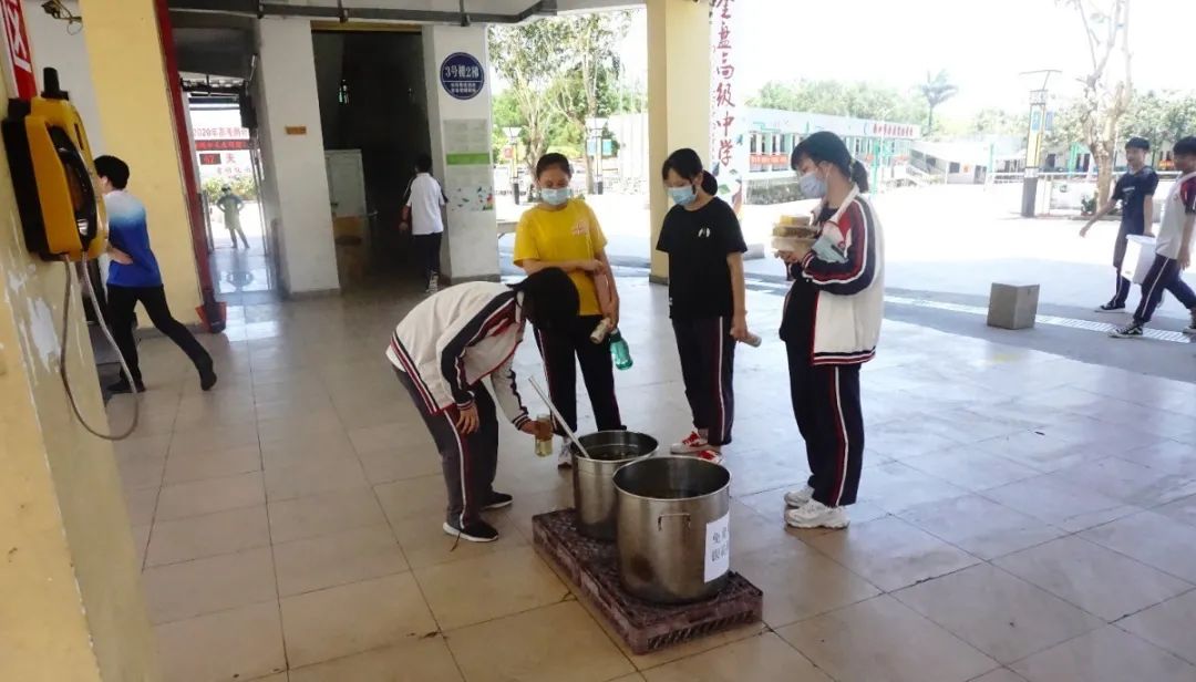 酷熱盛夏 炎日當頭 金銀菊花茶夏日送清涼