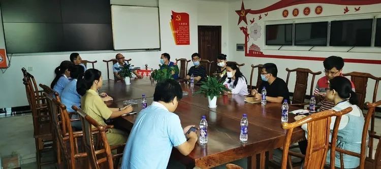 助力教學(xué) 沖刺高考——海南華僑中學(xué)、?？邳S岡金盤高級(jí)中學(xué)舉行高考備考研討會(huì)