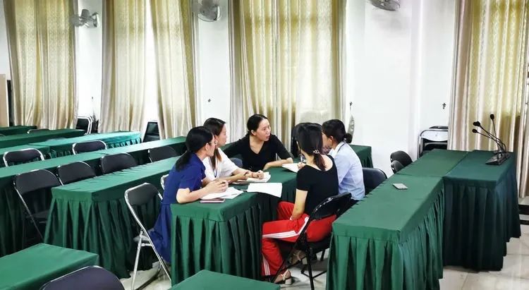 助力教學(xué) 沖刺高考——海南華僑中學(xué)、?？邳S岡金盤高級(jí)中學(xué)舉行高考備考研討會(huì)