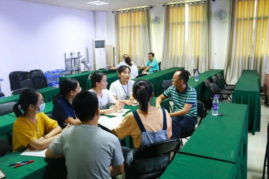 高端研討互學(xué)互鑒 資源共享共促共贏——記海南中學(xué)海口黃岡金盤高級(jí)中學(xué)高考備考研討會(huì)