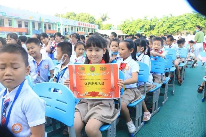 砥礪前行，激勵成長——黃岡金盤高級中學期中檢測總結表彰大會