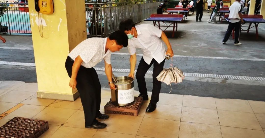 酷熱盛夏 炎日當頭 金銀菊花茶夏日送清涼