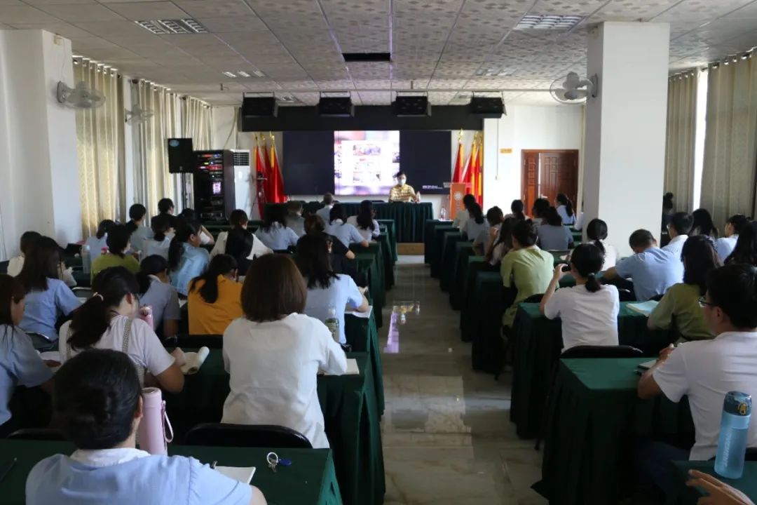 戰(zhàn)“疫”當先鋒   建功自貿(mào)港——?？邳S岡金盤高級中學疫情防控先進典型事跡宣講活動