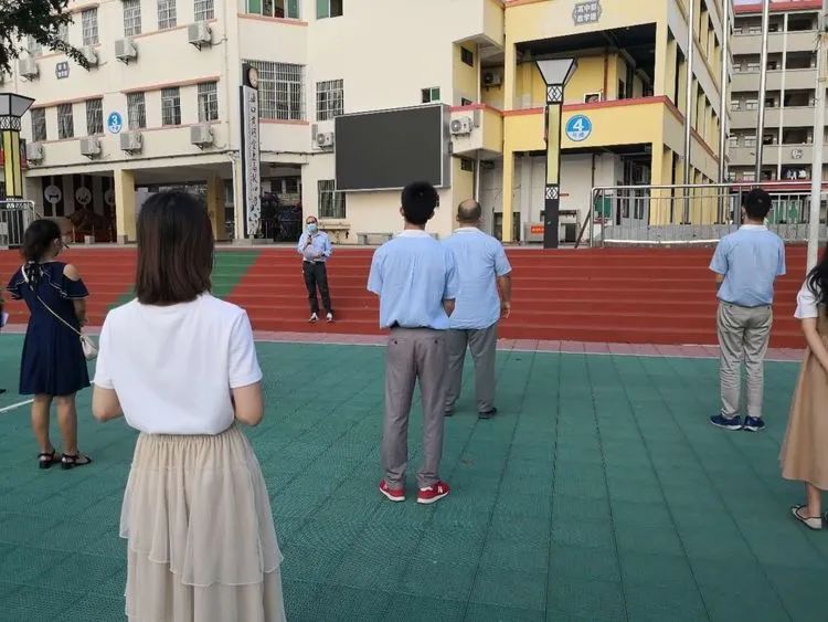 ?？邳S岡金盤高級中學(xué)開學(xué)防疫演練已開始！