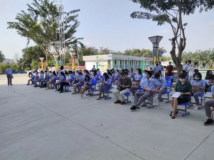 ?？邳S岡金盤高級中學(xué)開學(xué)防疫演練已開始！