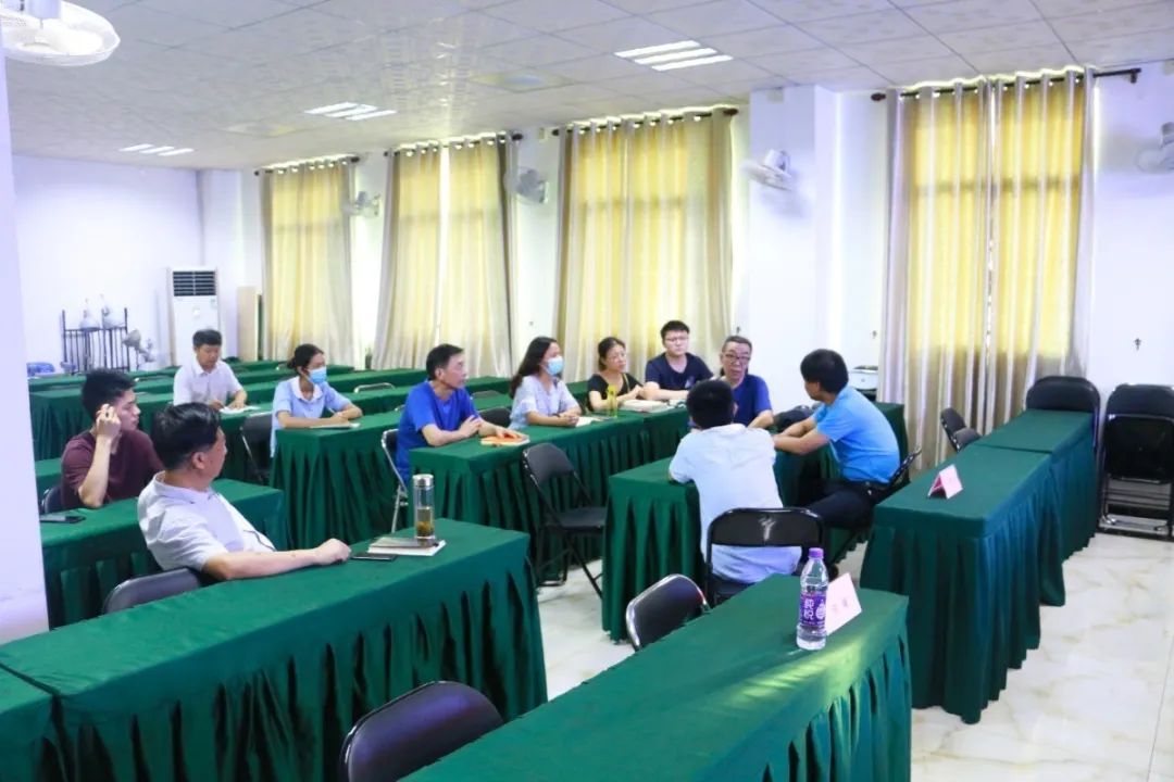 高端研討互學(xué)互鑒 資源共享共促共贏——記海南中學(xué)海口黃岡金盤高級(jí)中學(xué)高考備考研討會(huì)