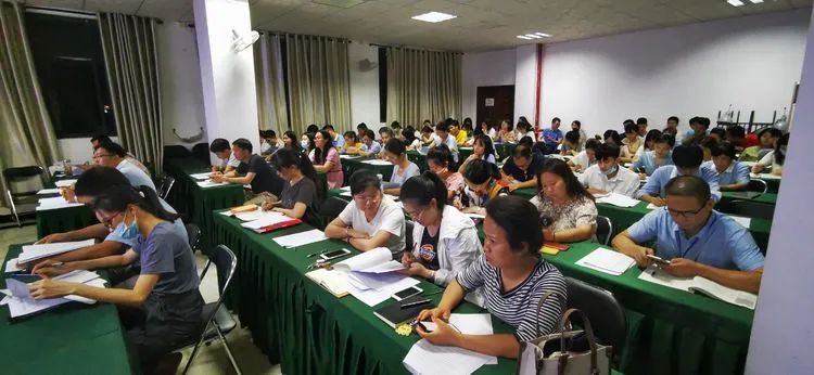 有備無(wú)患防患未然  應(yīng)急有方遇險(xiǎn)不慌——?？邳S岡金盤高級(jí)中學(xué)開展防震應(yīng)急疏散演練