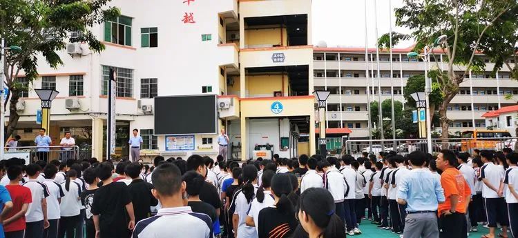 有備無(wú)患防患未然  應(yīng)急有方遇險(xiǎn)不慌——海口黃岡金盤高級(jí)中學(xué)開展防震應(yīng)急疏散演練