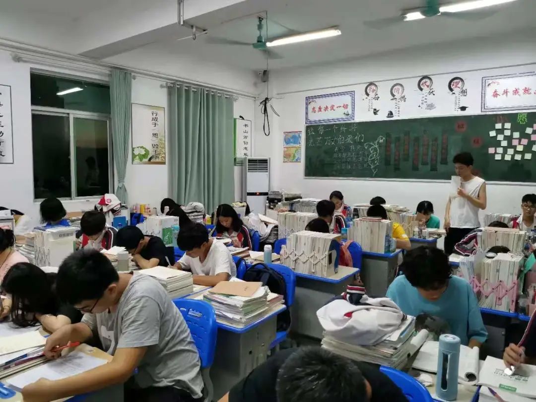 以評促教 教學(xué)相長 ?？邳S岡金盤高級中學(xué)開展學(xué)生民主評教調(diào)查活動