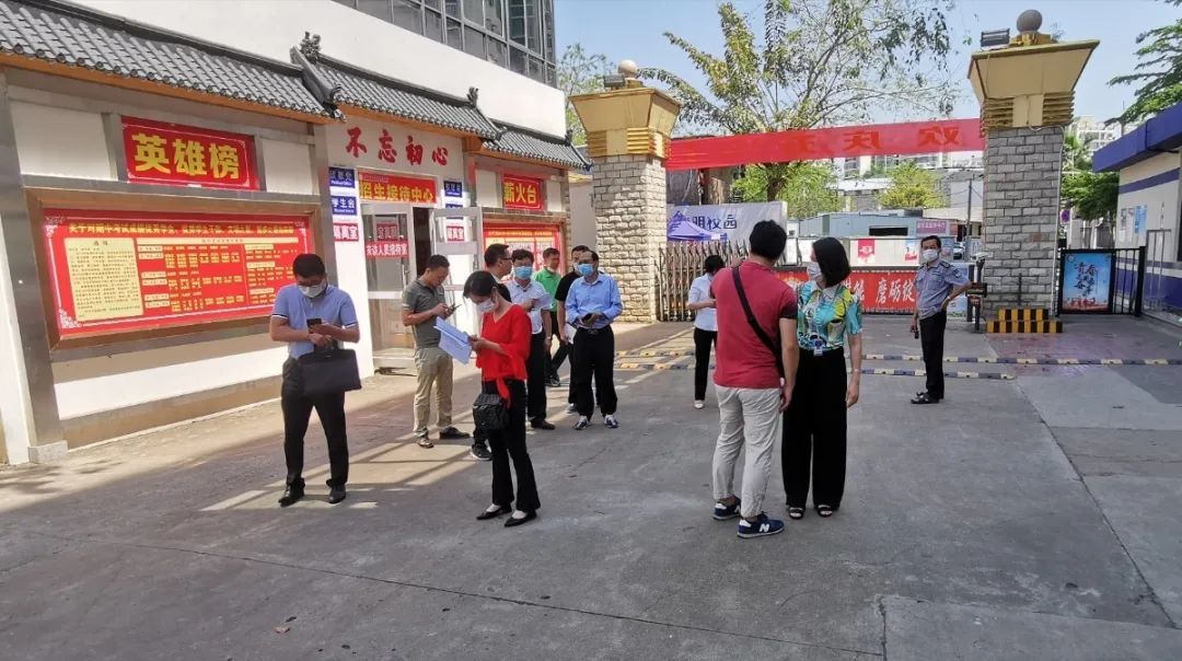 ?？谑惺袌霰O(jiān)督管理局來我校開展學(xué)校食堂專項檢查工作