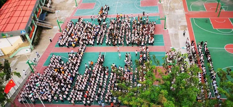 有備無(wú)患防患未然  應(yīng)急有方遇險(xiǎn)不慌——?？邳S岡金盤高級(jí)中學(xué)開展防震應(yīng)急疏散演練