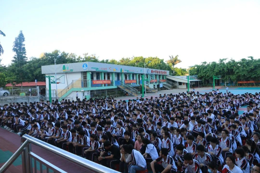 策馬揚(yáng)鞭踏征程 勇立潮頭創(chuàng)佳績(jī)——?？邳S岡金盤(pán)高級(jí)中學(xué)2020春季期中考試表彰大會(huì)紀(jì)實(shí)