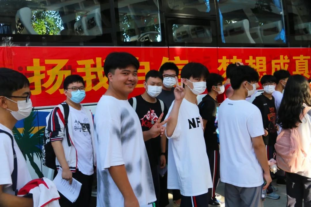 圓夢(mèng)高考，揚(yáng)帆起航！海口黃岡金盤高級(jí)中學(xué)吹響高考出征集結(jié)號(hào)