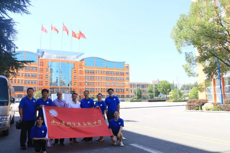 在教授縣學(xué)習(xí)教育 育海南島精英人才——?？邳S岡金盤(pán)高級(jí)中學(xué)赴蘄春一中研修