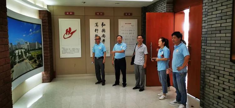 參觀學(xué)習(xí)取真經(jīng) 借鑒經(jīng)驗促提升——?？邳S岡金盤高級中學(xué)赴黃岡中學(xué)研修交流
