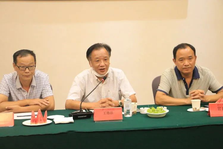 參觀學(xué)習(xí)取真經(jīng) 借鑒經(jīng)驗促提升——海口黃岡金盤高級中學(xué)赴黃岡中學(xué)研修交流