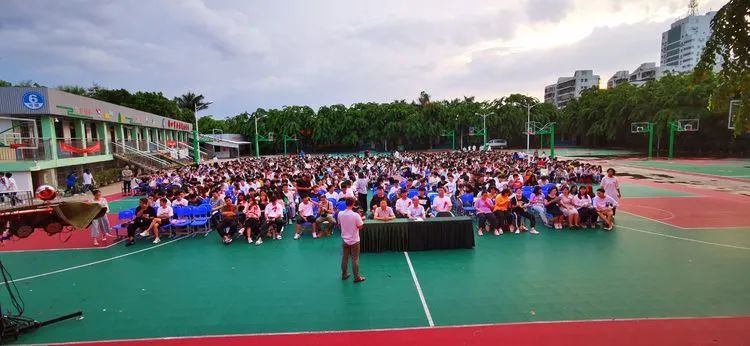 感恩母校 勇敢追夢(mèng)——?？邳S岡金盤(pán)高級(jí)中學(xué)舉行2020屆高三校友報(bào)告會(huì)