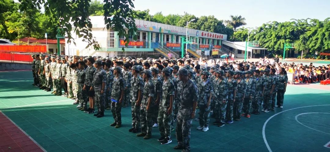 迷彩青春 乘風(fēng)起航——記?？邳S岡金盤高級中學(xué)初中部2020級新生軍訓(xùn)總結(jié)大會