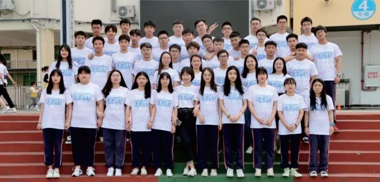 ?？邳S岡金盤高級(jí)中學(xué)——十八而至，放飛理想2021屆成人禮