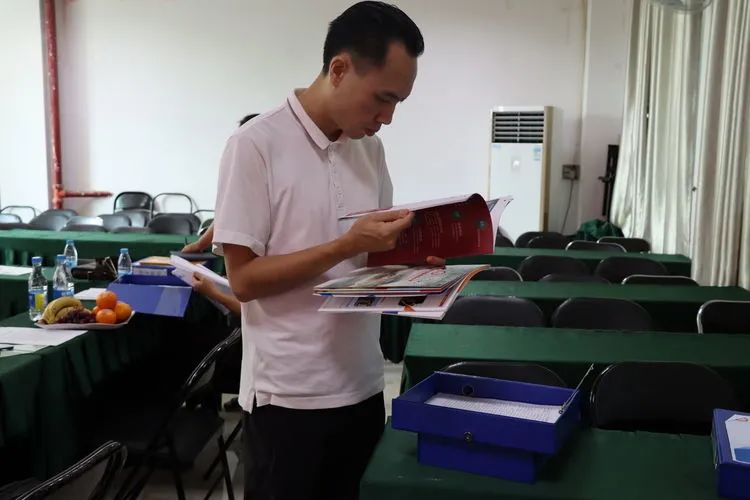 年檢促前行 乘勢再揚帆——?？邳S岡金盤高級中學(xué)迎接市教育局年檢工作檢查指導(dǎo)