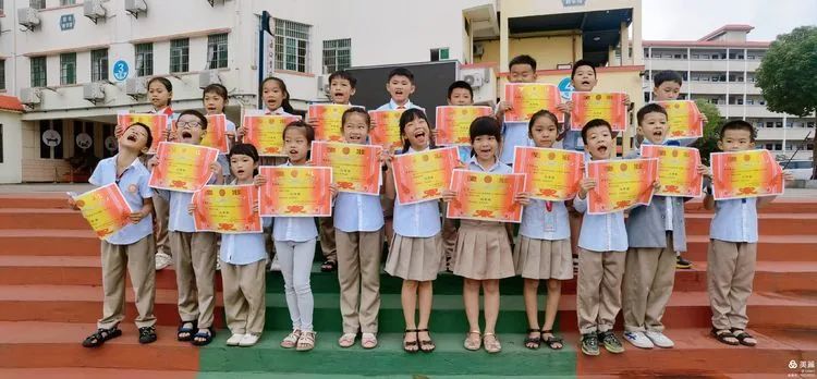 只爭朝夕，不負(fù)韶華——?？邳S岡金盤高級中學(xué)小學(xué)部月考表彰大會