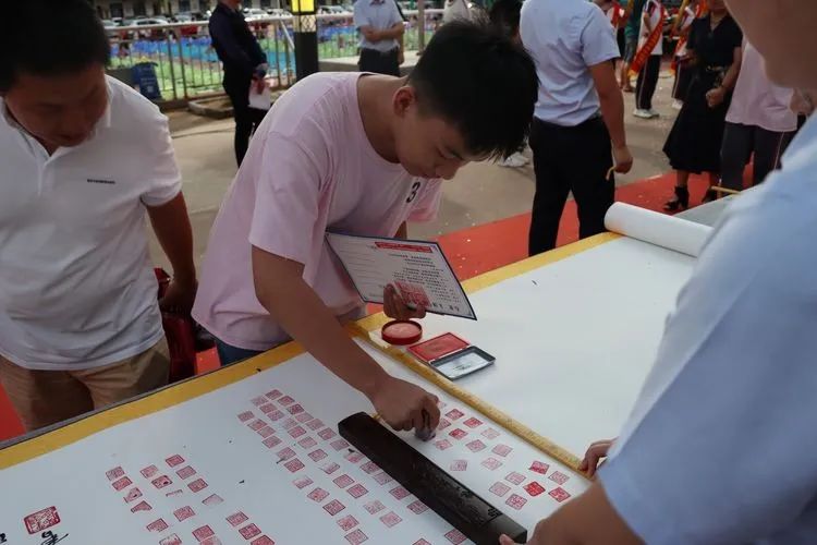 海口黃岡金盤高級(jí)中學(xué)——十八而至，放飛理想2021屆成人禮