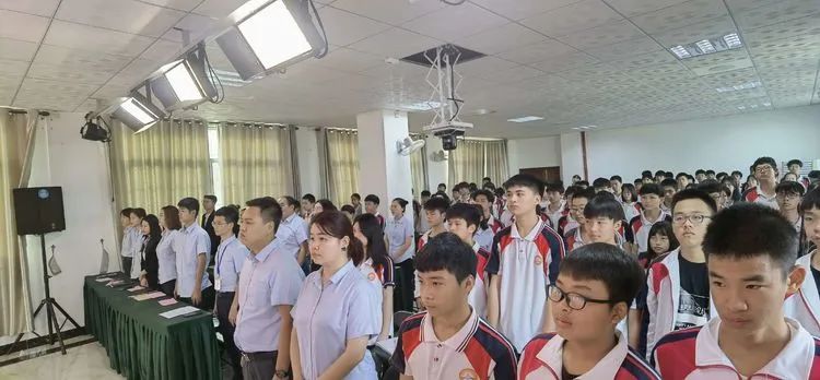 志同心相連，揮汗戰(zhàn)百天——?？邳S岡金盤高級(jí)中學(xué)決戰(zhàn)中考百日誓師大會(huì)