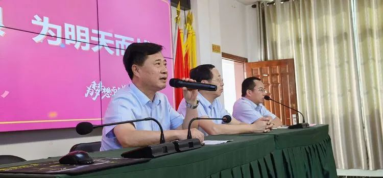 志同心相連，揮汗戰(zhàn)百天——海口黃岡金盤高級(jí)中學(xué)決戰(zhàn)中考百日誓師大會(huì)