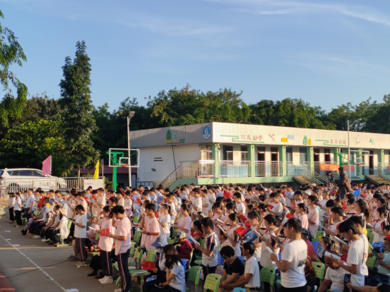 ?？邳S岡金盤高級中學(xué)——“憲法宣誓”