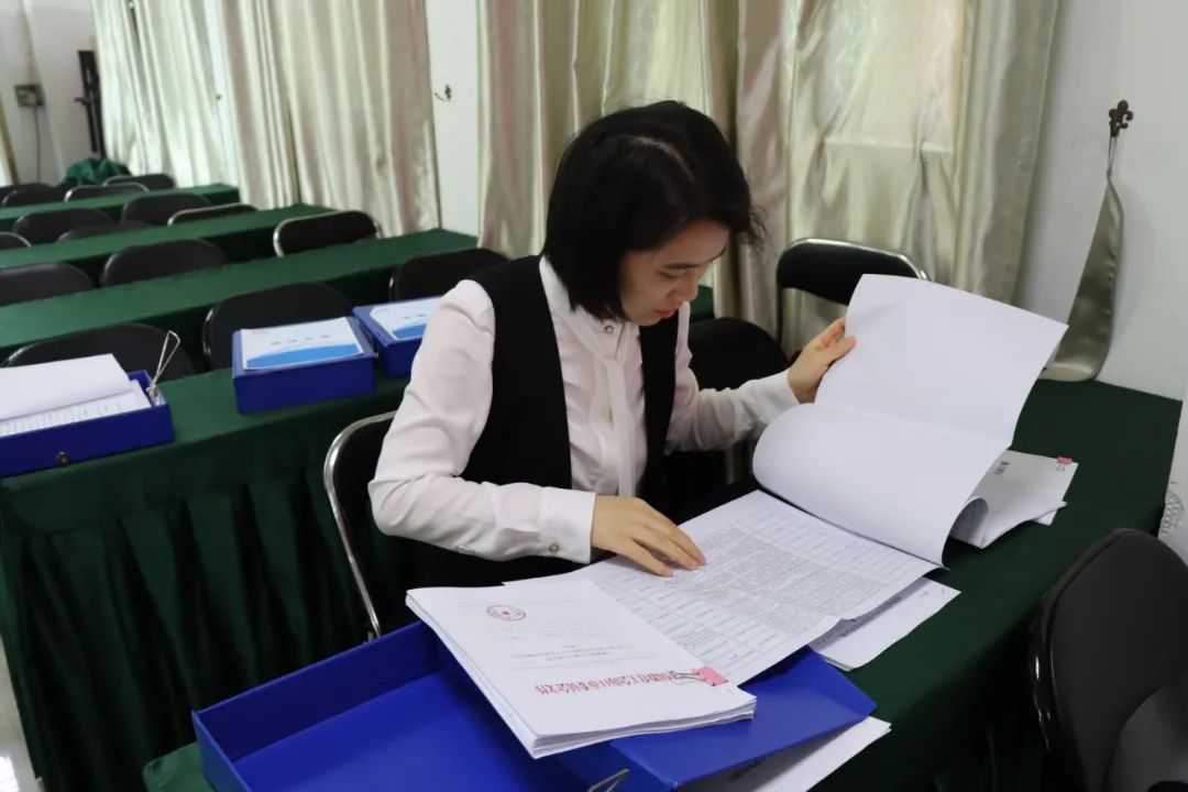 年檢促前行 乘勢再揚帆——?？邳S岡金盤高級中學(xué)迎接市教育局年檢工作檢查指導(dǎo)