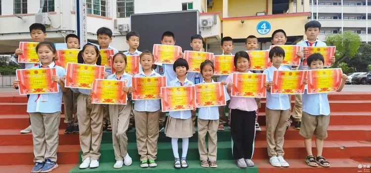 只爭朝夕，不負(fù)韶華——?？邳S岡金盤高級中學(xué)小學(xué)部月考表彰大會