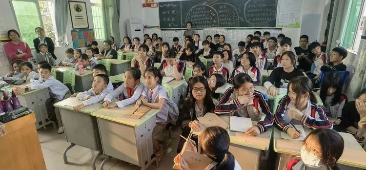 ?？邳S岡金盤高級中學(xué)·晨曦文學(xué)社成立