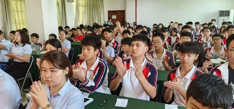 志同心相連，揮汗戰(zhàn)百天——?？邳S岡金盤高級(jí)中學(xué)決戰(zhàn)中考百日誓師大會(huì)