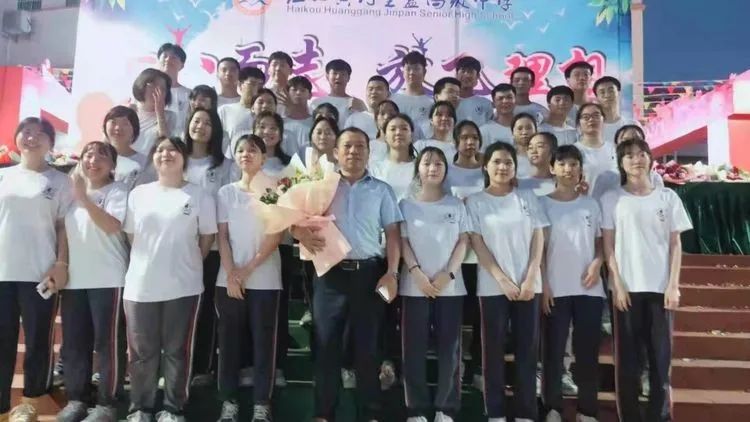 ?？邳S岡金盤高級(jí)中學(xué)——十八而至，放飛理想2021屆成人禮