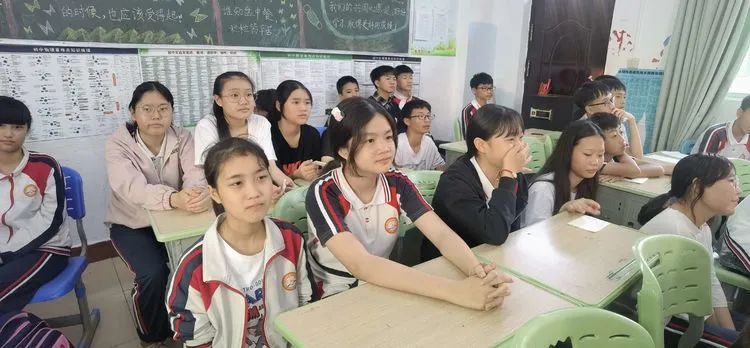 ?？邳S岡金盤高級中學(xué)·晨曦文學(xué)社成立