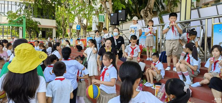 “展風(fēng)采 慶六一”|?？邳S岡金盤高級中學(xué)初中小學(xué)部慶六一活動暨新少先隊(duì)員入隊(duì)儀式