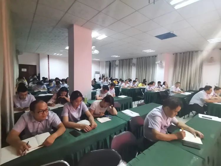 高考必勝，走向輝煌—海口黃岡金盤高級(jí)中學(xué)舉行2021屆高考送考大會(huì)