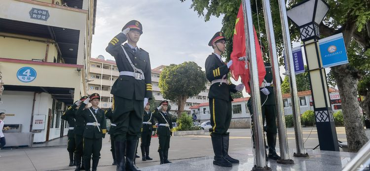 “展風(fēng)采 慶六一”|?？邳S岡金盤高級中學(xué)初中小學(xué)部慶六一活動暨新少先隊(duì)員入隊(duì)儀式