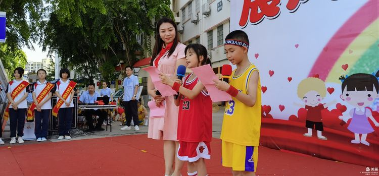 “展風(fēng)采 慶六一”|?？邳S岡金盤高級中學(xué)初中小學(xué)部慶六一活動暨新少先隊(duì)員入隊(duì)儀式